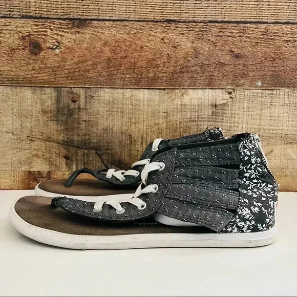 Converse Chuck Taylor Gladiator Hi Women Shoes - Picture 3 of 9